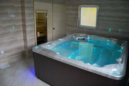 Jacuzzi és szauna